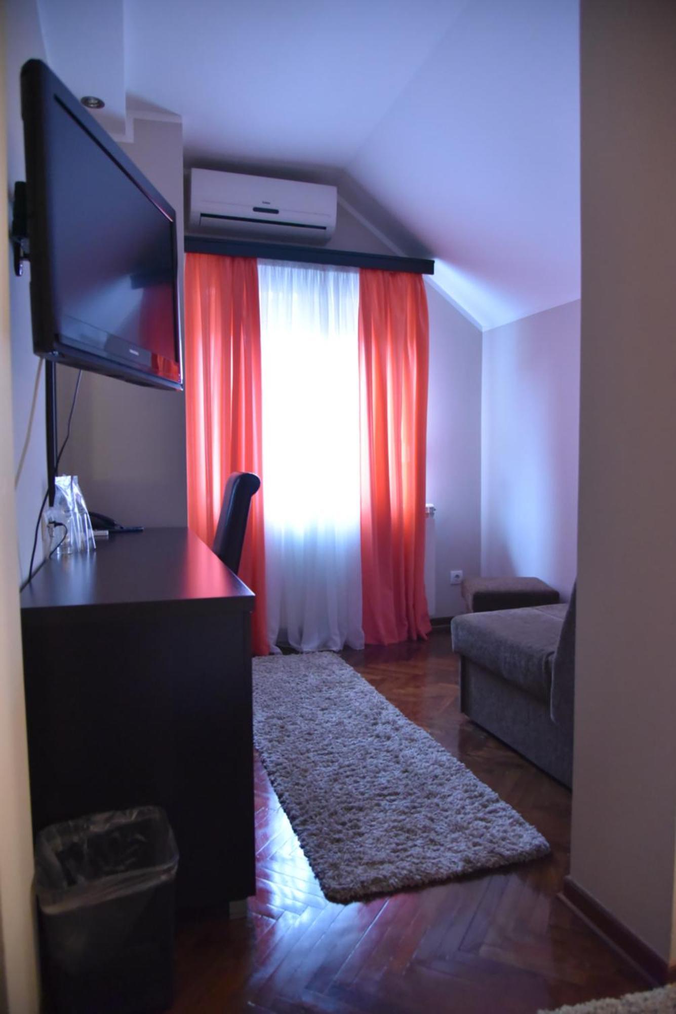 B&B Park Sremcica Екстериор снимка