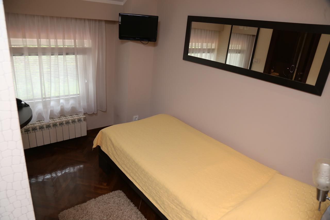 B&B Park Sremcica Екстериор снимка